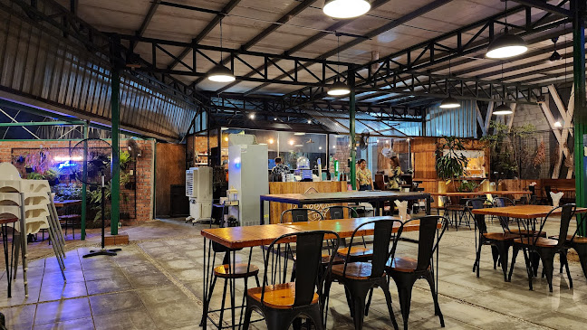 Opinii despre Fika Farmhouse în Iskandar Puteri - Gastronomi dan perhotelan