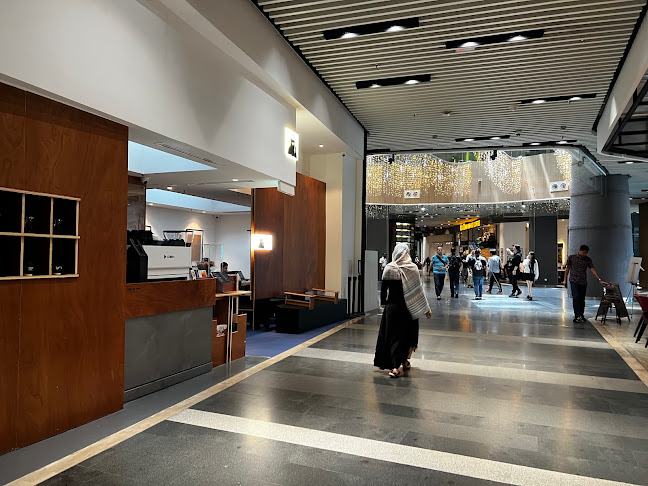 Comentarii opinii despre almost human club