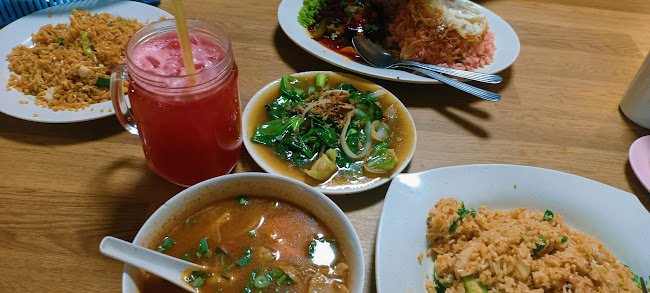 Opinii despre Fauzira Tomyam Seafood în Sitiawan - Gastronomi dan perhotelan