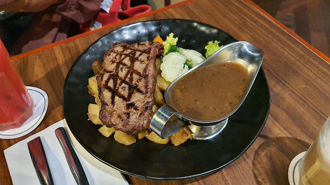 Opinii despre Bonzer Restaurant • Kingwood Hotel în Miri - Gastronomi dan perhotelan