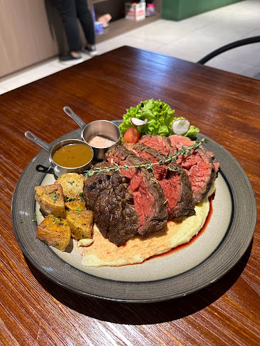 London Cafe & Bistro