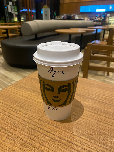 Starbucks Iramanis - Gastronomi dan perhotelan