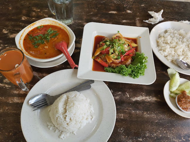 Opinii despre Sadiq Tomyam & Seafood în Kuala Selangor - Gastronomi dan perhotelan