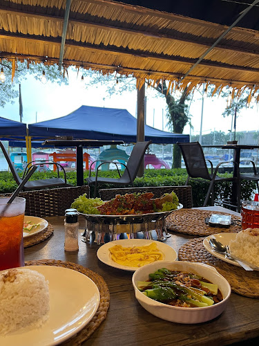 Comentarii opinii despre Yanalis Club & Cafe Puteri Harbour