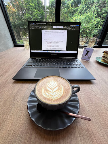 Opinii despre Makarios Book Café în Kota Kinabalu - Gastronomi dan perhotelan