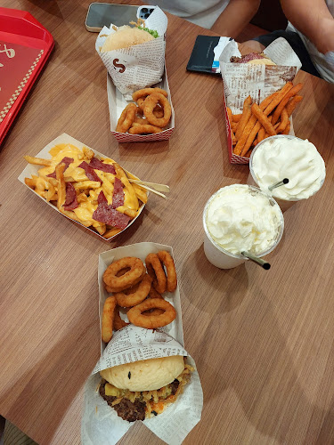 Comentarii opinii despre Chubbs Jalan Tun Jugah Outlet