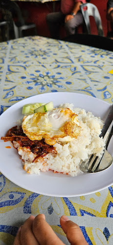 Opinii despre Kedai makan seeedap în Matang - Gastronomi dan perhotelan