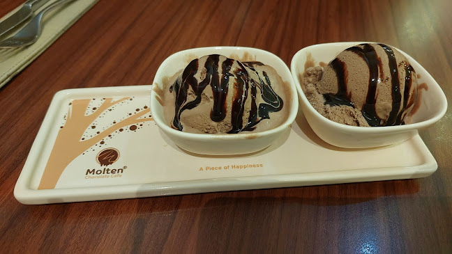 Opinii despre Molten Chocolate Cafe Uptown Damansara în Petaling Jaya - Gastronomi dan perhotelan