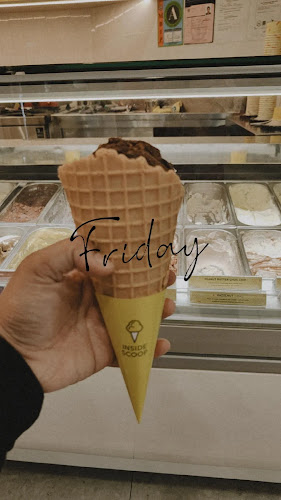 Inside Scoop AEON Mall Bukit Indah - Gastronomi dan perhotelan