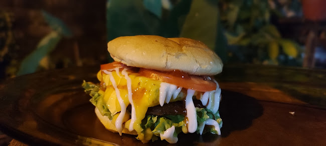 Comentarii opinii despre No 38 Kampung Tabuan Dayak Burger Stations