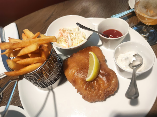 Arthur's Bar & Grill - Gastronomi dan perhotelan