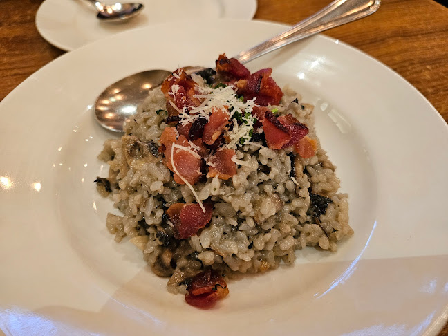 Dave's Bistro • Bar & Grill