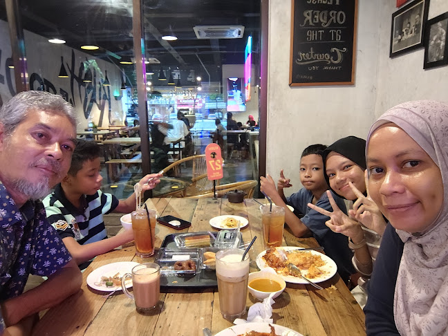 Kueh Cafe Seksyen 13 - Gastronomi dan perhotelan