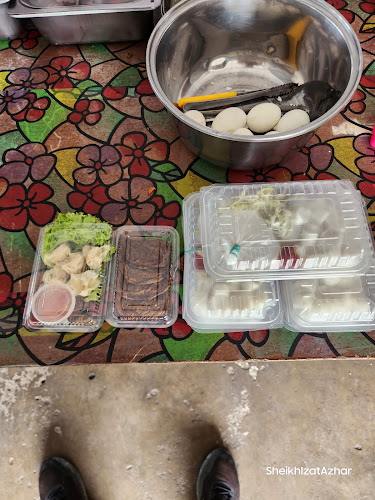 Nasi Berlauk Berek Keretapi (Kak Yah Nasi Dagang) - Gastronomi dan perhotelan