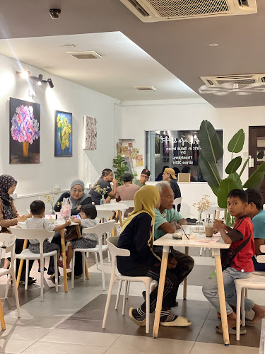 Tiber Cafe&Art by Theshkay