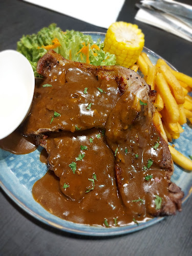 Double Knott Cafe - Gastronomi dan perhotelan