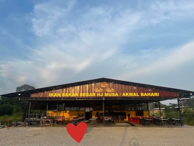 Ikan Bakar Segar Hj Musa / Akmal Bahari - Melaka