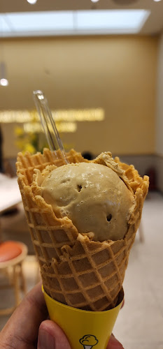 Inside Scoop AEON Mall Bukit Indah