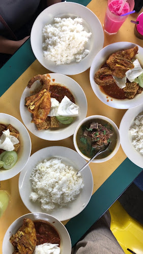 Ayam Penyet Mak Maya (warung mak ipah)