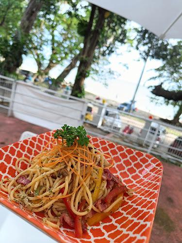 Comentarii opinii despre Colourful Beach Cafe @PDGH