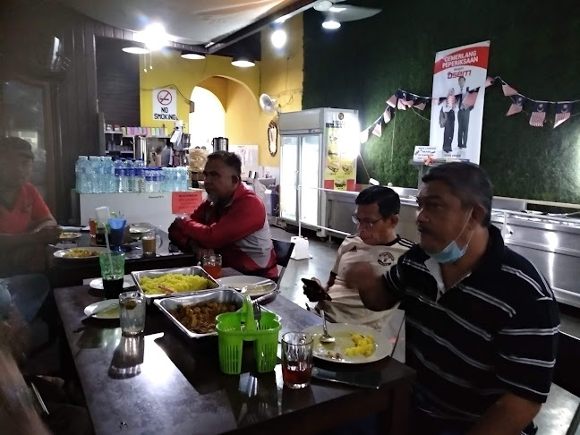 Kafe Desarasa - Gastronomi dan perhotelan