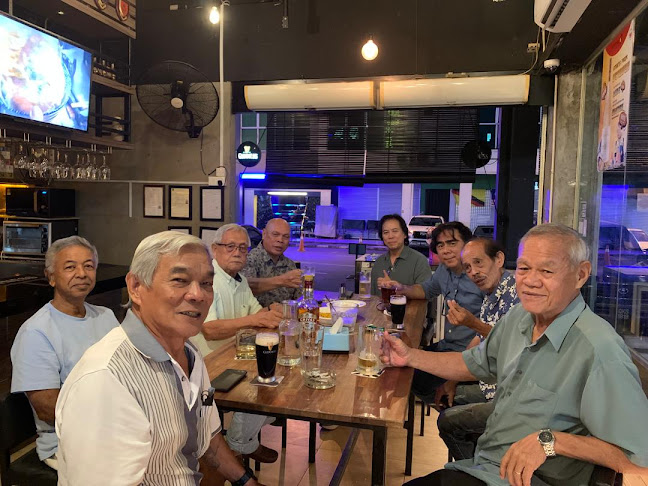 Bottoms Up Bistro & Cafe - Gastronomi dan perhotelan