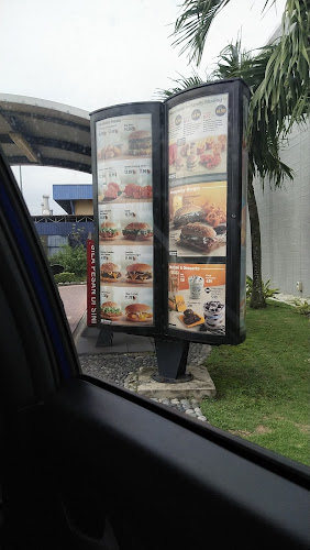 McDonald's Giant Jalan Kebun DT - Gastronomi dan perhotelan