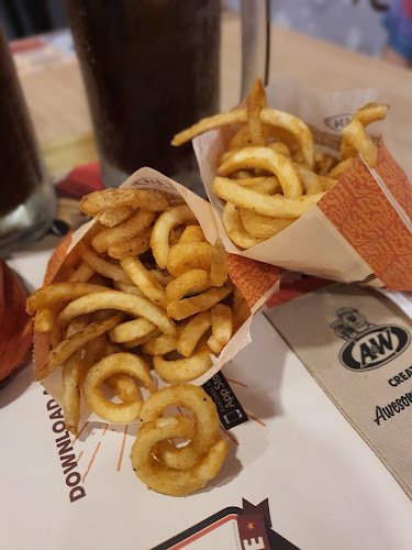A&W 1st Avenue - Gastronomi dan perhotelan