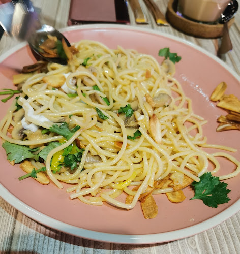 Sitiawan Strawberry Kafe - Gastronomi dan perhotelan