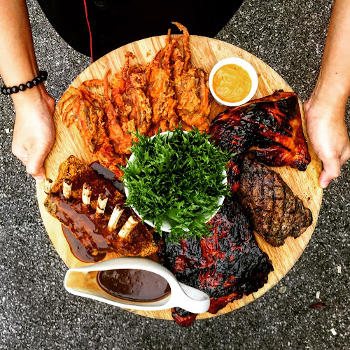 Howdy Grillhouse - Gastronomi dan perhotelan