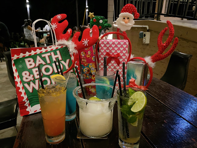 La Playa, Bar & Restaurant - Gastronomi dan perhotelan