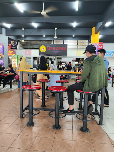 Ayam Gepuk Pak Gembus - Gastronomi dan perhotelan
