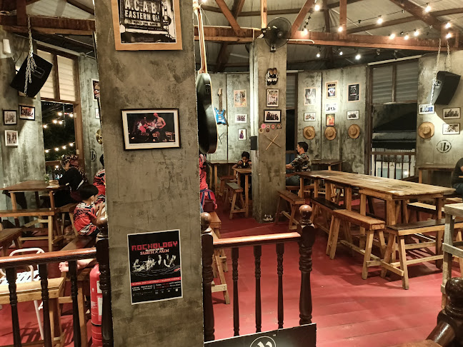 Tipsy Bridge - Gastronomi dan perhotelan