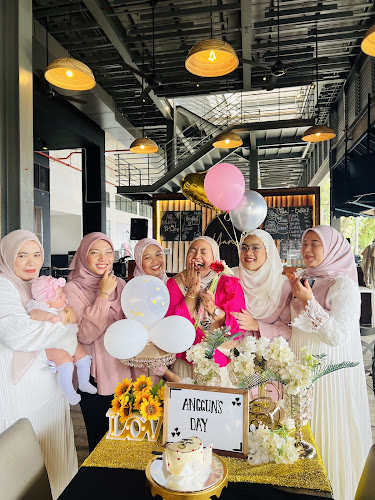 Yanalis Club & Cafe Puteri Harbour