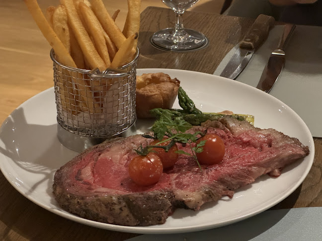 Arthur's Bar & Grill - Gastronomi dan perhotelan