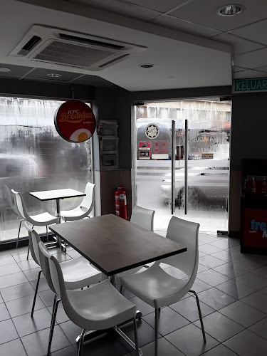 KFC Plaza Melaka - Gastronomi dan perhotelan