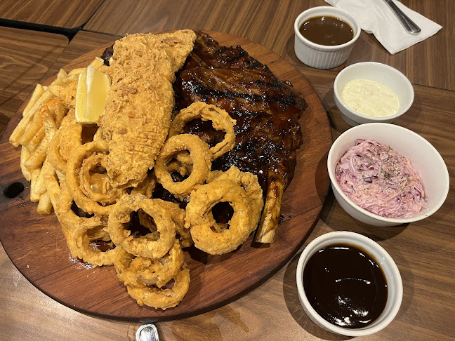 Howdy Grillhouse - Gastronomi dan perhotelan