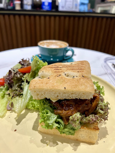 Yin’s Sourdough Bakery & Cafe (Mid Valley)