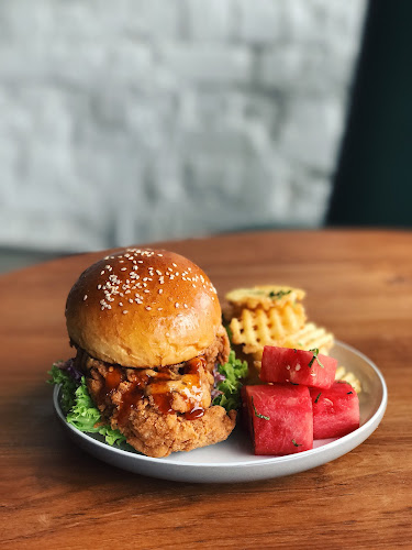 Mrs. Whó - Gastronomi dan perhotelan