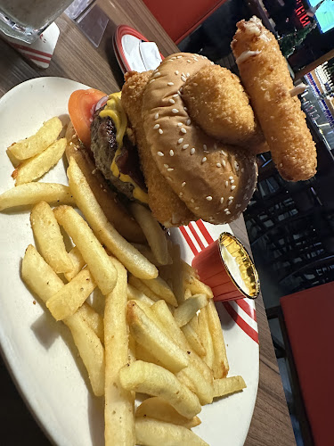 TGI Fridays | 1 Utama • Old Wing - Gastronomi dan perhotelan