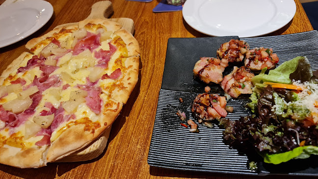 Dave's Bistro • Bar & Grill