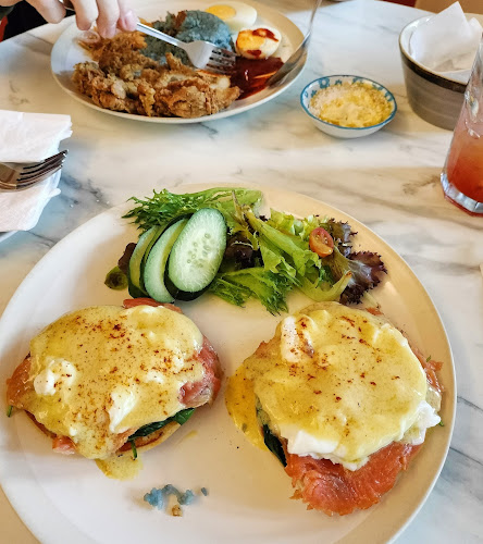 Mangga at the Blue Mansion