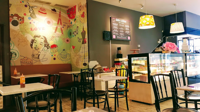 Comentarii opinii despre Little Collins cakery & cafe