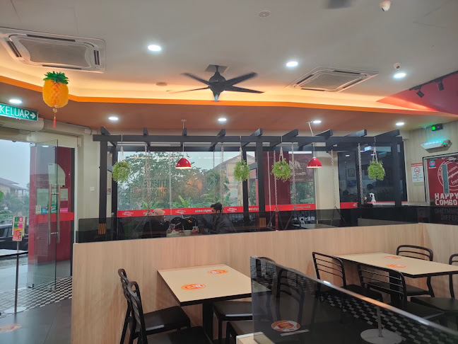 Opinii despre Marrybrown Bayu Tinggi Klang în Klang - Gastronomi dan perhotelan