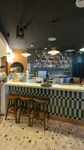 V88 Cafe & Bar Starhill - Gastronomi dan perhotelan