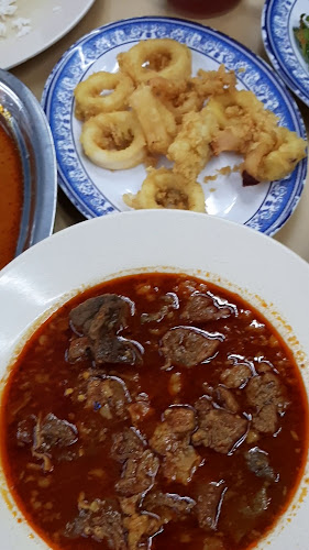 Haji Isenin Restoran Kari Kepala Ikan & Asam Pedas Semabok Melaka - Melaka