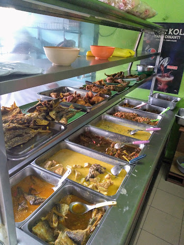 Ayam Penyet Mak Maya (warung mak ipah) - Gastronomi dan perhotelan