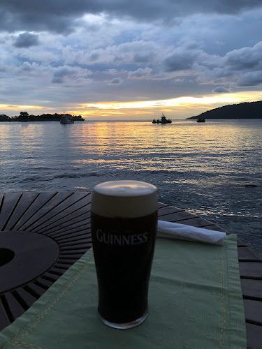 The Shamrock Irish Bar - Gastronomi dan perhotelan