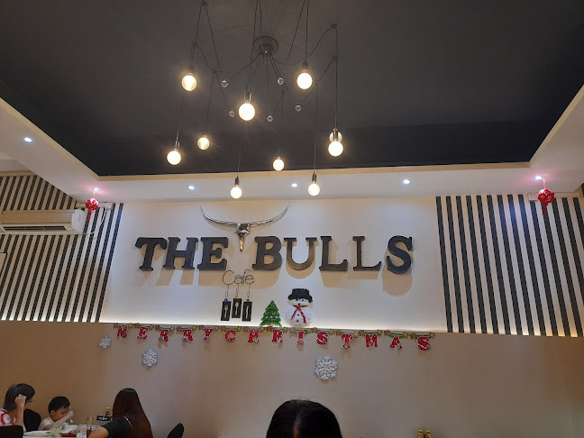 The Bulls Cafe - Gastronomi dan perhotelan
