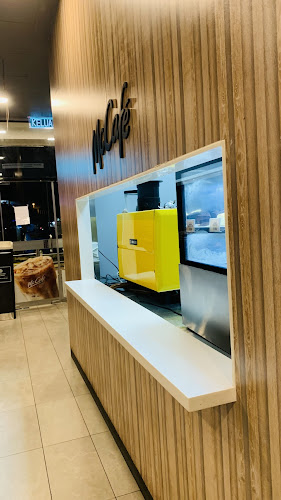 McDonald's Giant Jalan Kebun DT - Gastronomi dan perhotelan